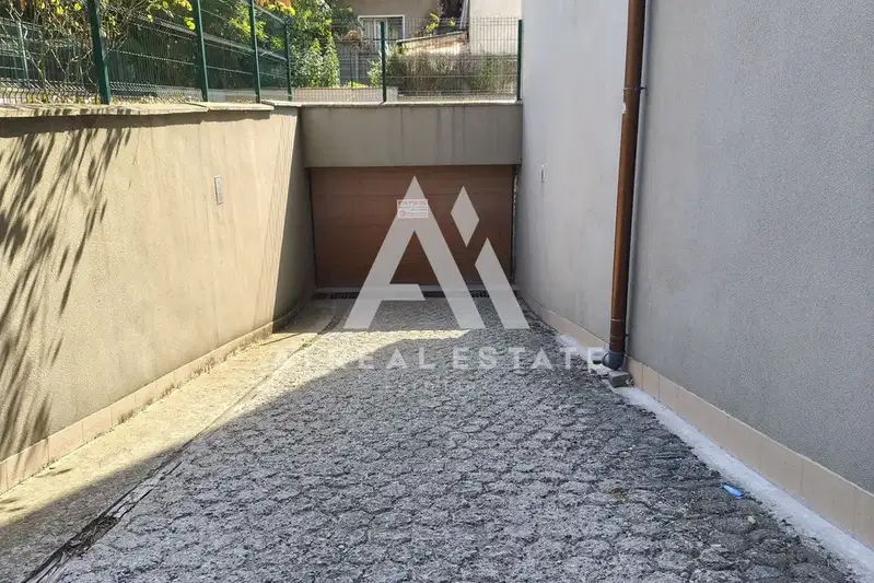 Garage in Pleven, Shirok Centyr