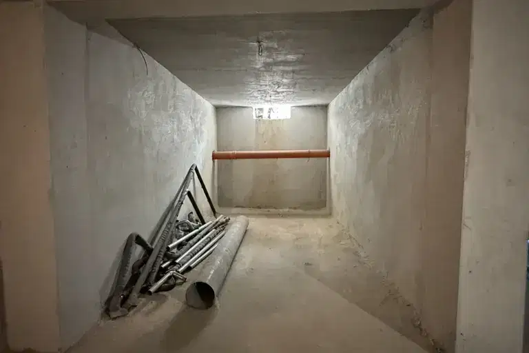 Garage in Ruse, Centyr