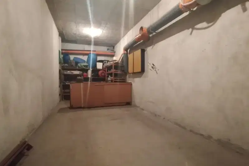 Garage in Ruse, Centyr