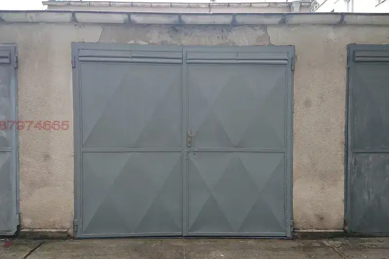 Garage in Ruse, Centyr