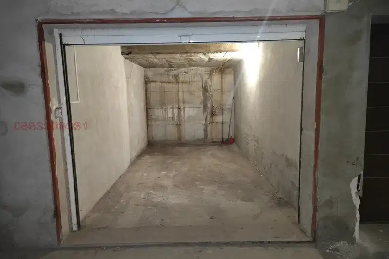 Garage in Ruse, Centyr