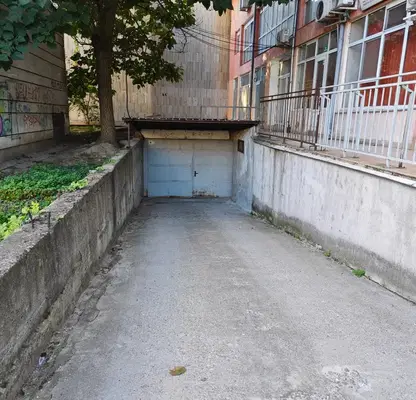 Photo 2 — Garage in Ruse, Centyr