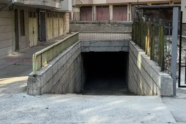 Garage in Ruse, Shirok Centyr