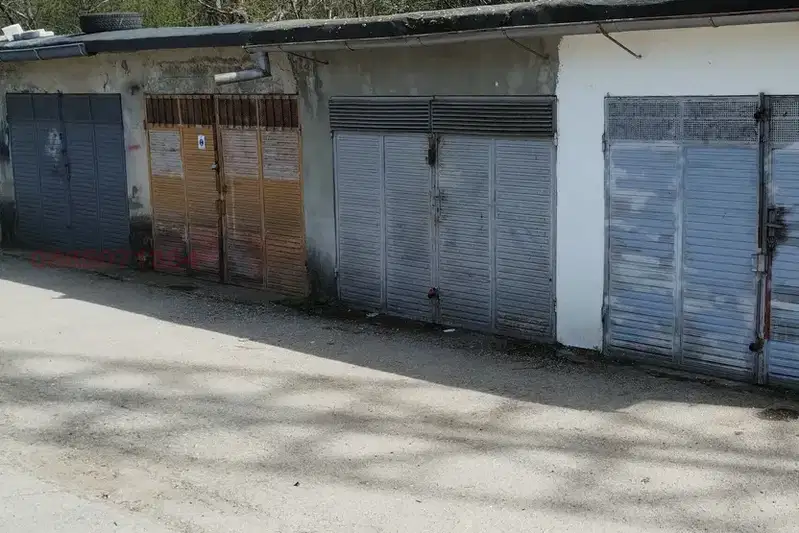 Garage in Ruse, Zdravec Iztok