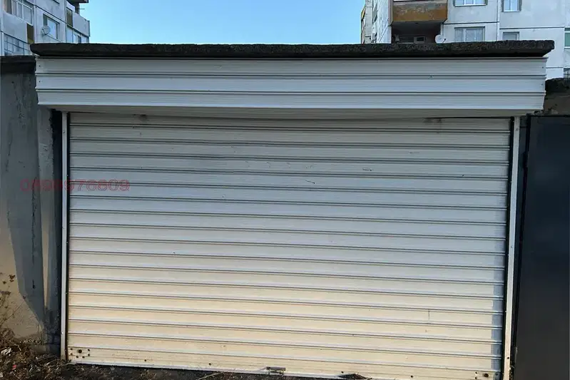 Garage in Shumen, Everest