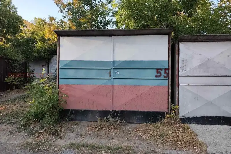 Garage in Sliven, Sini Kamyni