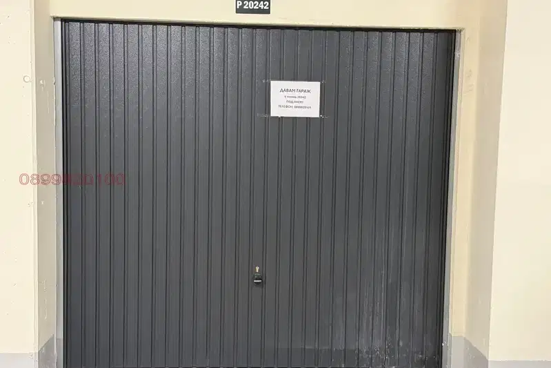 Garage in Sofia, Banishora