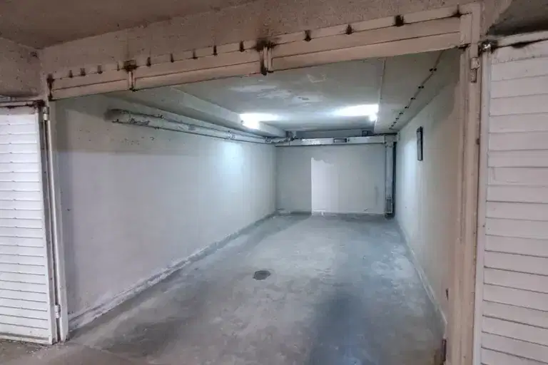 Garage in Sofia, Belite Brezi