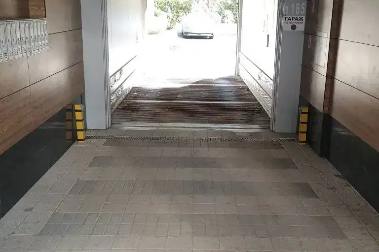 Garage in Sofia, Centyr