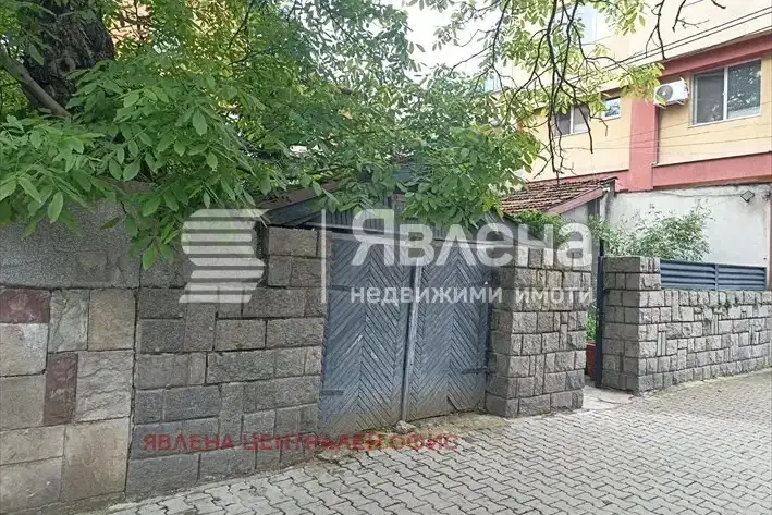 Garage in Sofia, Centyr