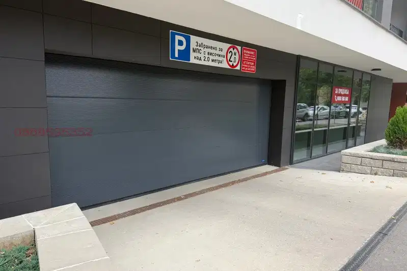 Garage in Sofia, Centyr