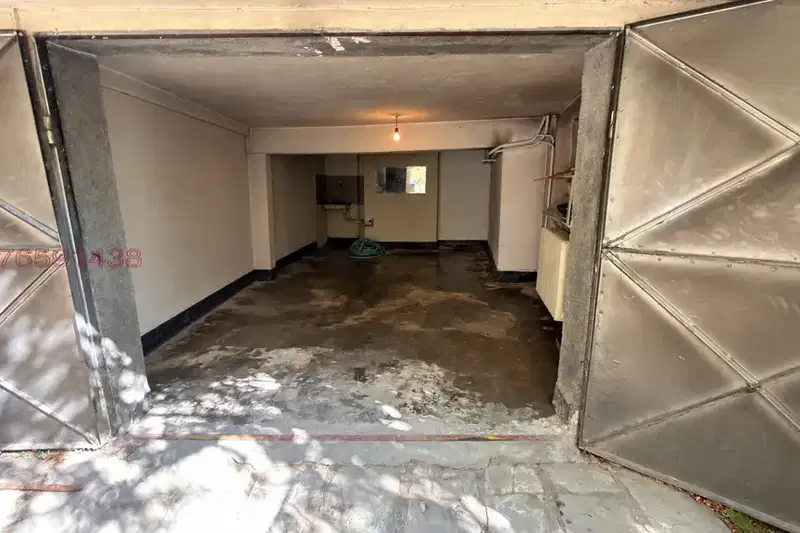 Garage in Sofia, Centyr