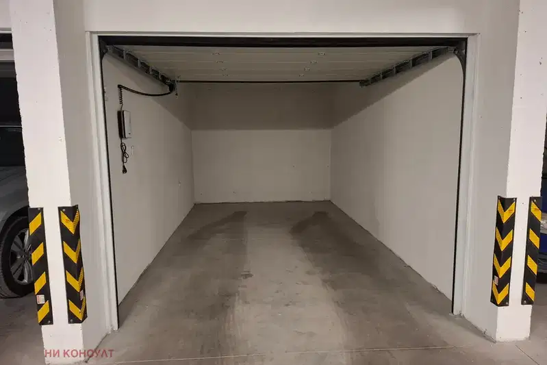 Garage in Sofia, Centyr