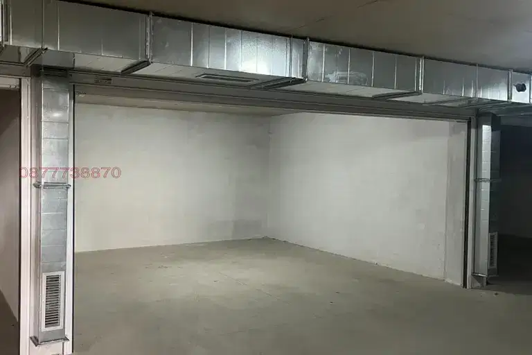 Garage in Sofia, Centyr
