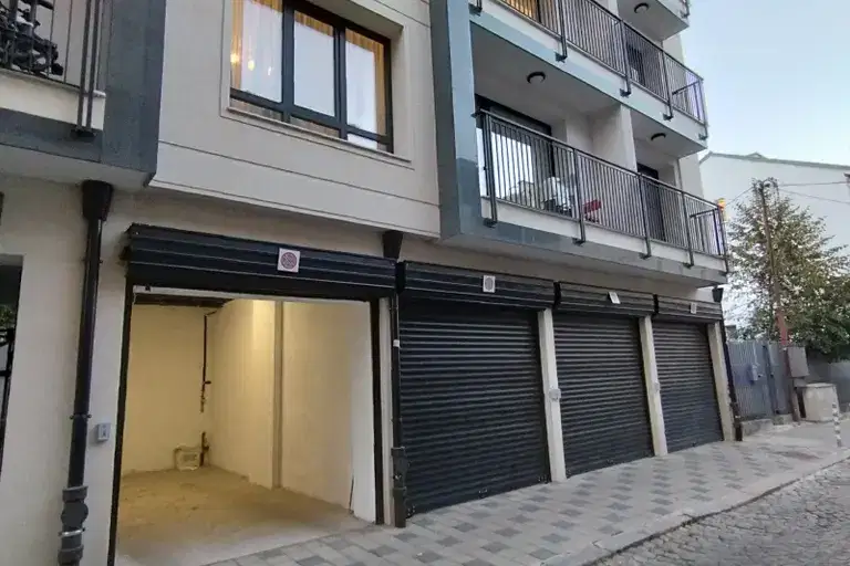 Garage in Sofia, Centyr