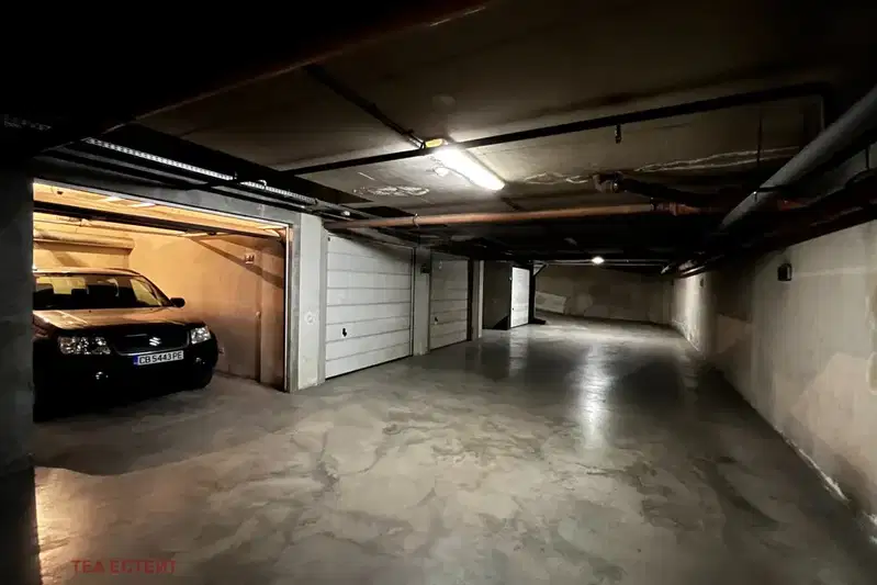 Garage in Sofia, Centyr