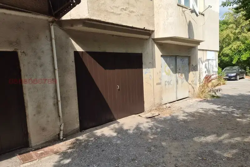 Гараж в София, Дървеница