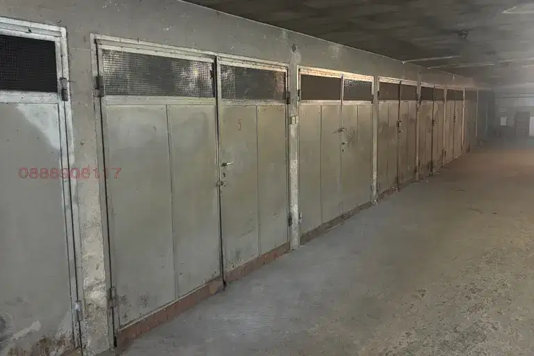 Garage in Sofia, Lagera