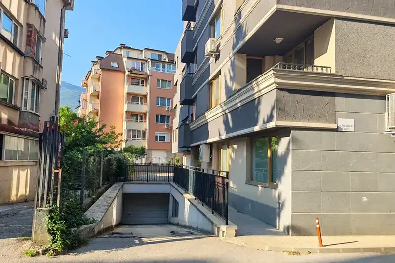Паркомясто в София, Манастирски ливади