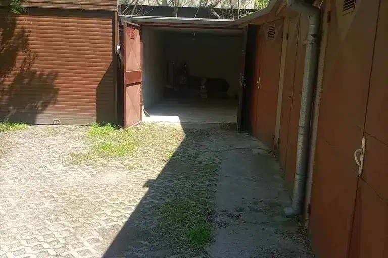 Garage in Sofia, Oborishte