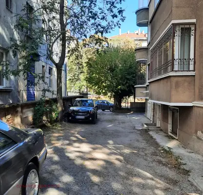 Снимка 4 — Паркомясто в София, Яворов