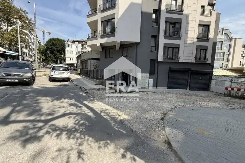 Garage in Varna, Centyr