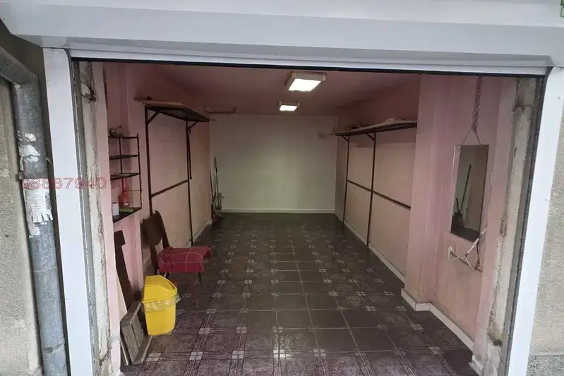 Garage in Varna, Centyr
