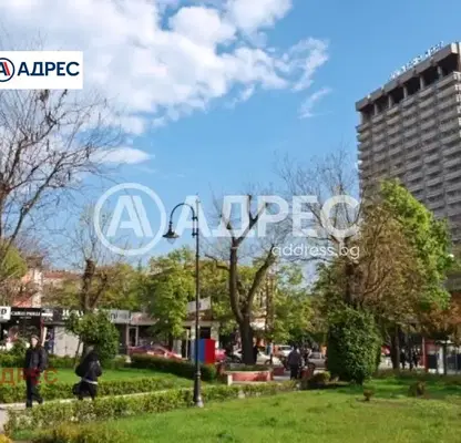 Снимка 2 — Паркомясто във Варна, Център