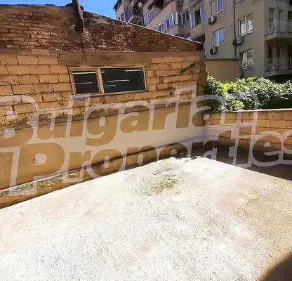 Снимка 5 — Паркомясто във Варна, Колхозен пазар