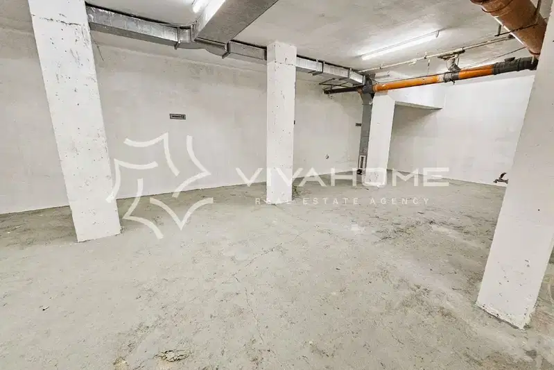 Parking Spot in Varna, Pogrebi