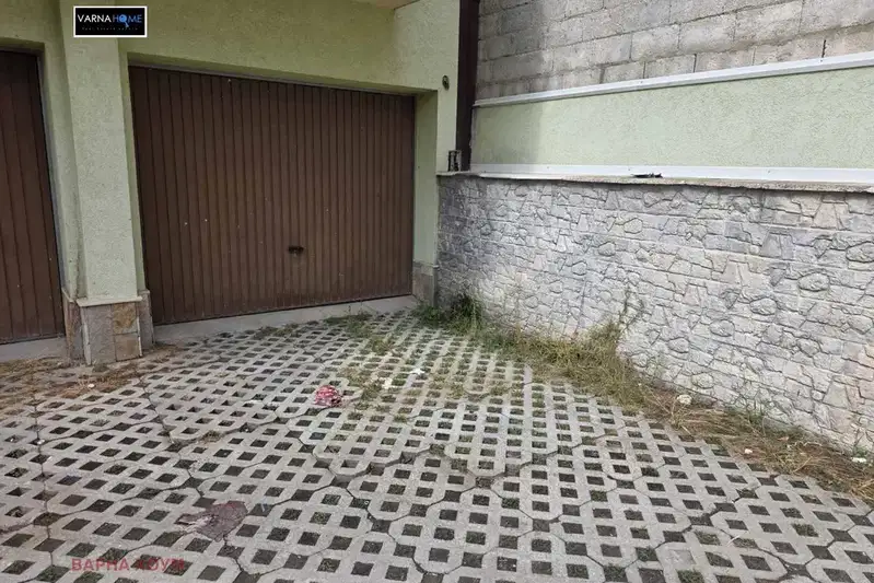 Garage in Varna, Vyzrajdane 1