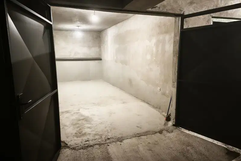 Garage in Veliko Tyrnovo, Buzludja