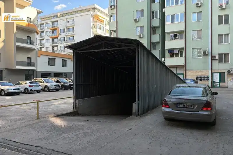 Parking Spot in Veliko Tyrnovo, Kolyu Ficheto