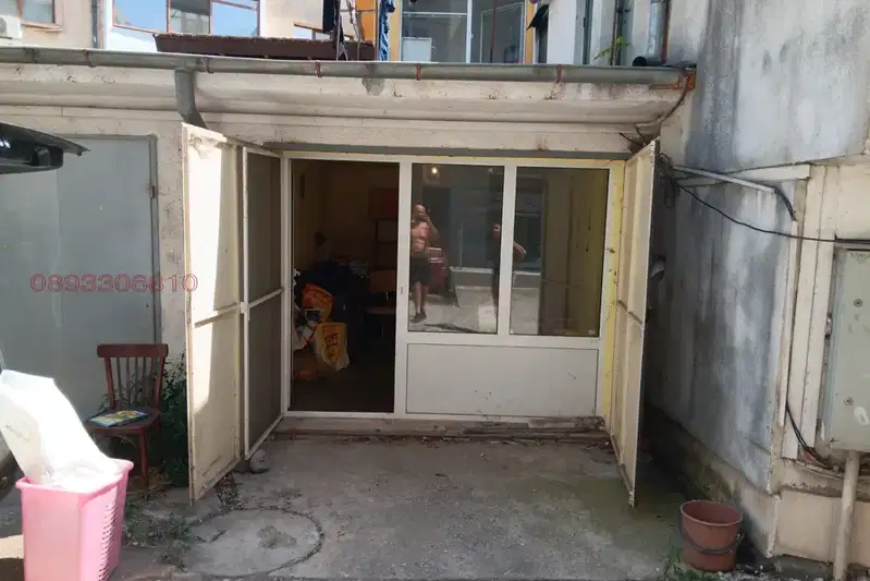 Garage in Vraca, Centyr