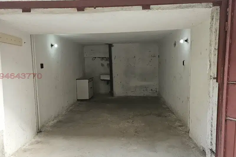 Garage in Vraca, Centyr