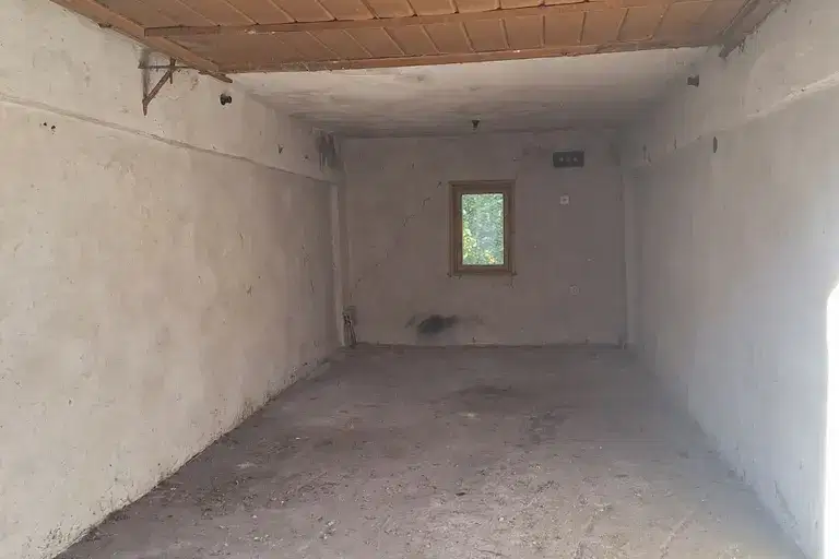 Garage in Vraca, Reka Leva