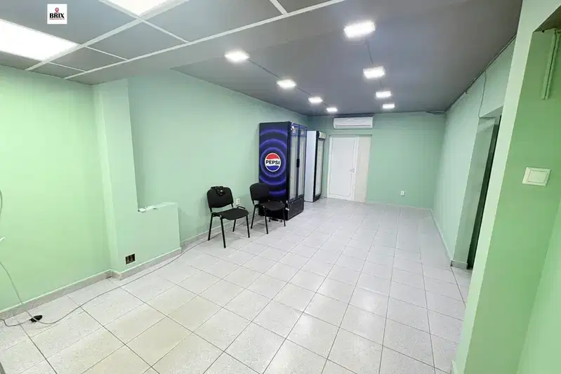 Магазин в Русе, Родина 1