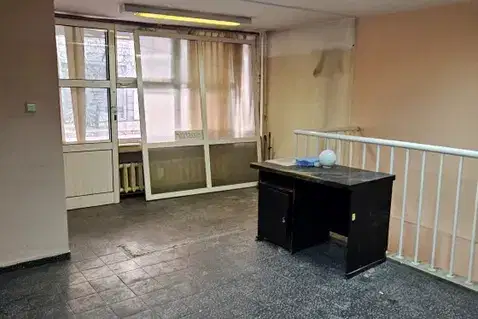 Магазин в София, Белите брези