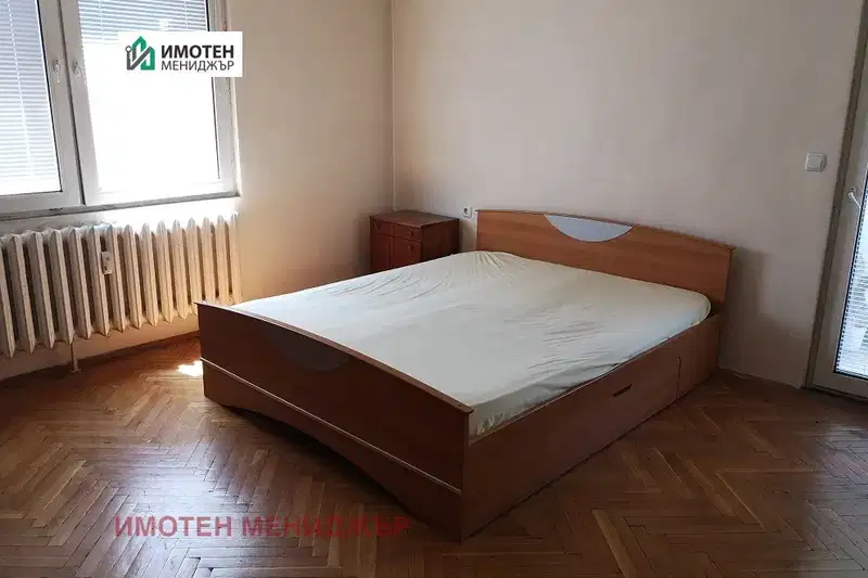 Room in Pleven, Shirok Centyr