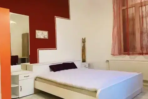 Room in Sofia, Centyr