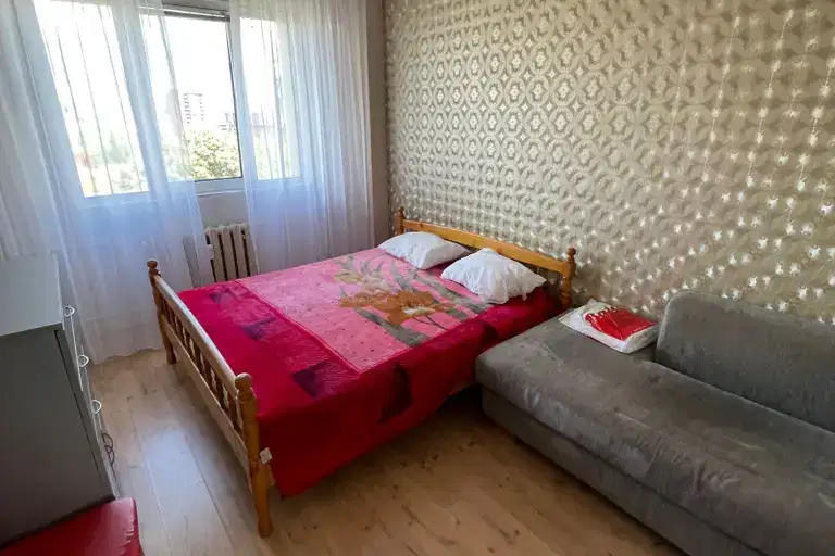Room in Sofia, Centyr