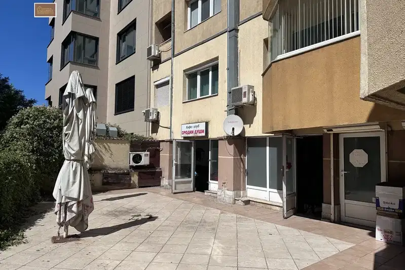Заведение в София, Гео Милев