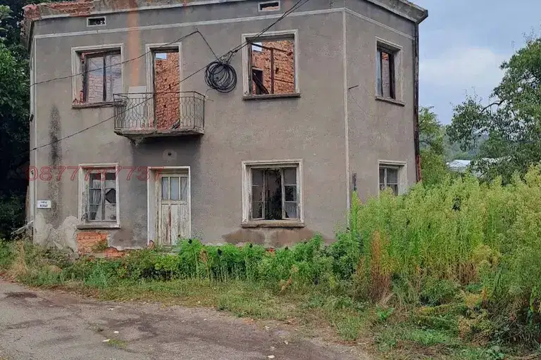 Къща във Враца, с. Зверино