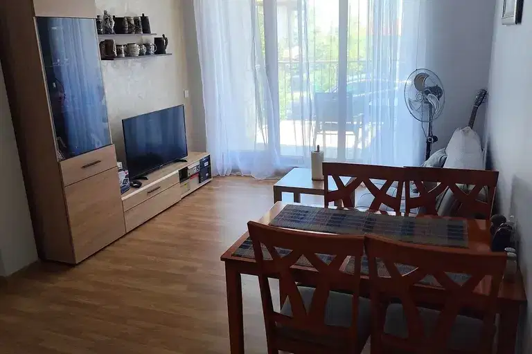 Two-room apartment 63 sq m in Aheloy, ground floor