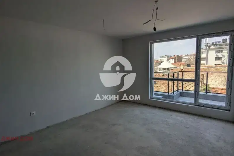 Тристаен апартамент в Бургас, Център
