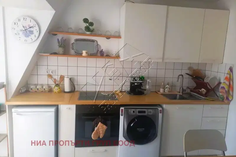 Двустаен апартамент в Център, Бургас на последен етаж