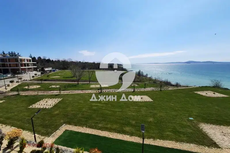 Тристаен апартамент в Бургас, Сарафово