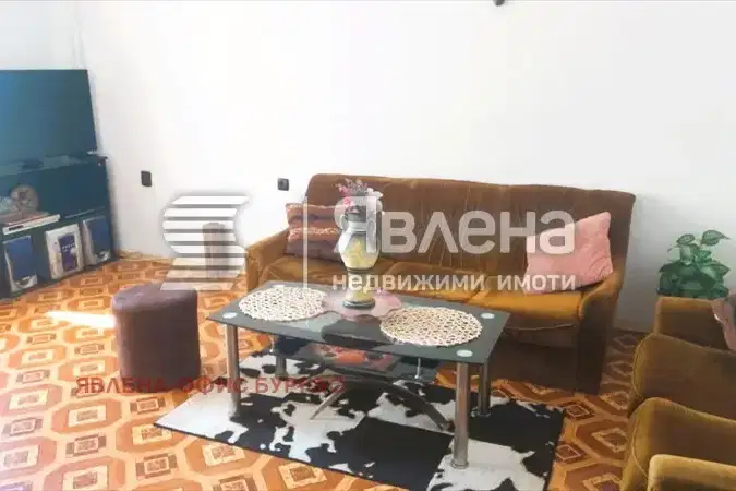 Тристаен апартамент с две тераси в ж.к. Възраждане, Бургас