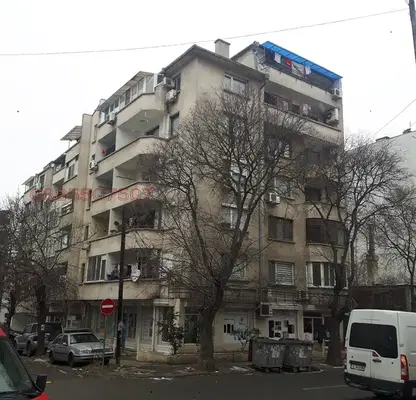 Снимка 2 — 4-стаен апартамент в Бургас, Възраждане, тухлено строителство