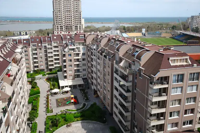 Тристаен апартамент в Бургас, Зорница